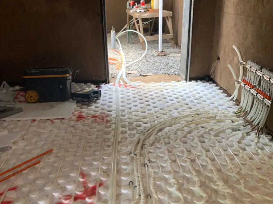 Instalación de losa radiante con colector